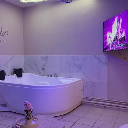 Romantic With Private Jacuzzi Noyon