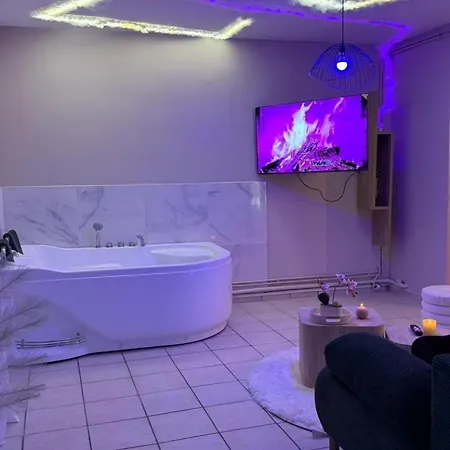 Appartamento Romantic With Private Jacuzzi Noyon